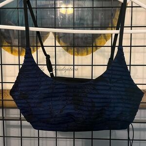 Elegant Blue Striped Women's Bralette workout top